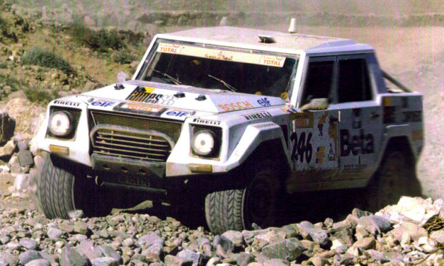 Lamborghini LM002: una bestia que se extraña en el Dakar