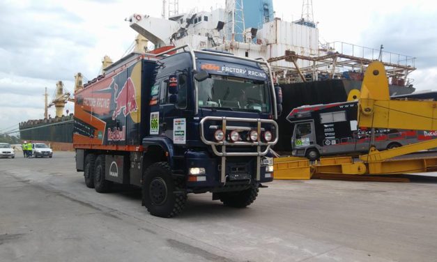 Vehículos llegando al puerto de Campana – Dakar 2017