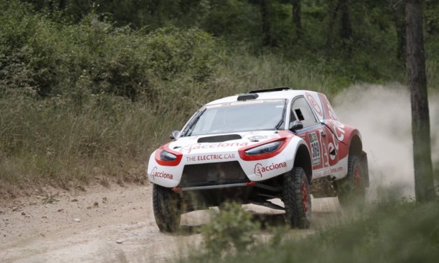 Acciona Dakar presentó nuevo coche y nueva piloto