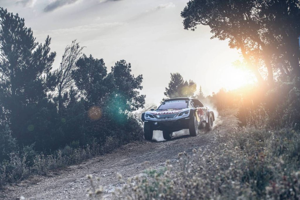 Peugeot presentó el nuevo 3008 DKR Maxi