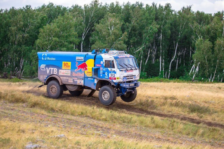 Silk Way Rally Kamaz se lleva (casi) todo en la etapa 5