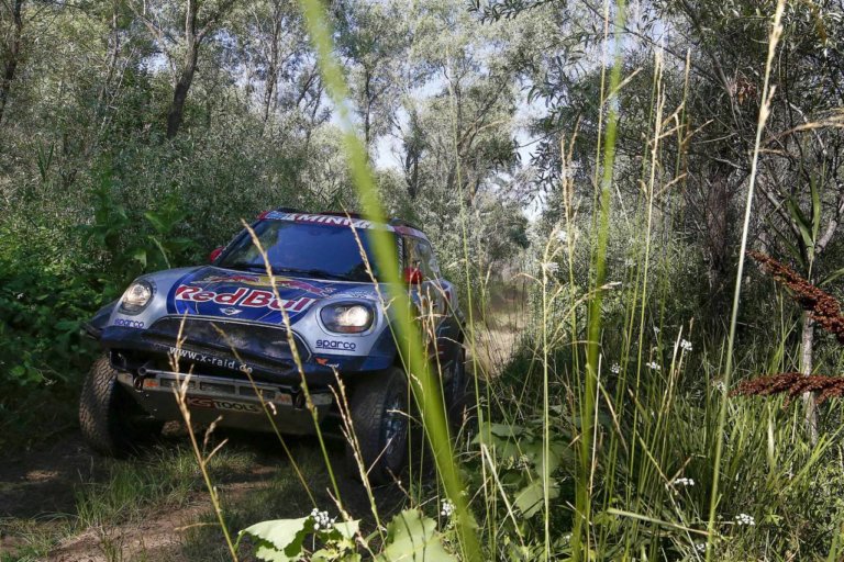 Silk Way Rally Menzies le da a Mini su primera victoria en otra etapa dominada por Kamaz