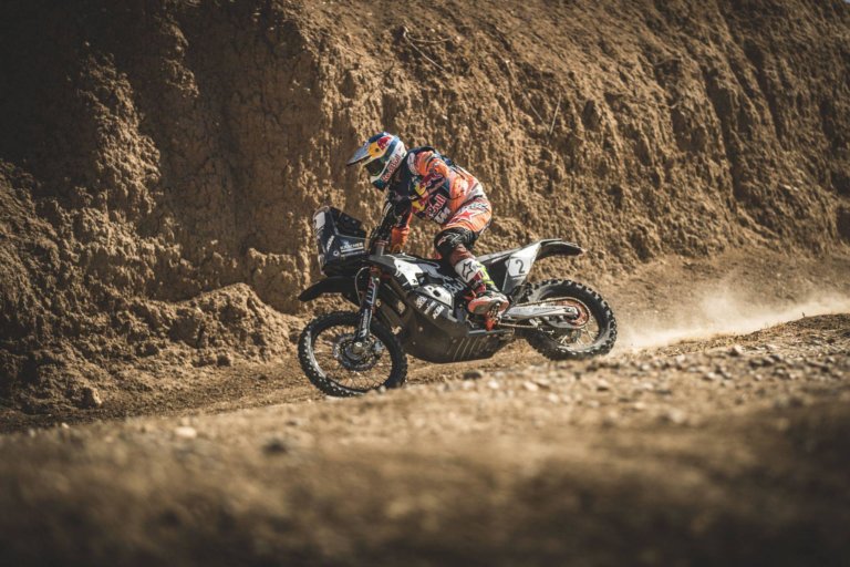 Sunderland y Walkner se quedan con el mejor tiempo del prólogo en Marruecos P-20171005-01958_news