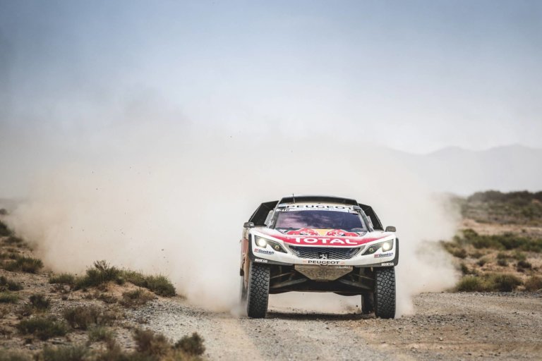 Sainz triunfa en una etapa recortada. Foto © Red Bull Media House