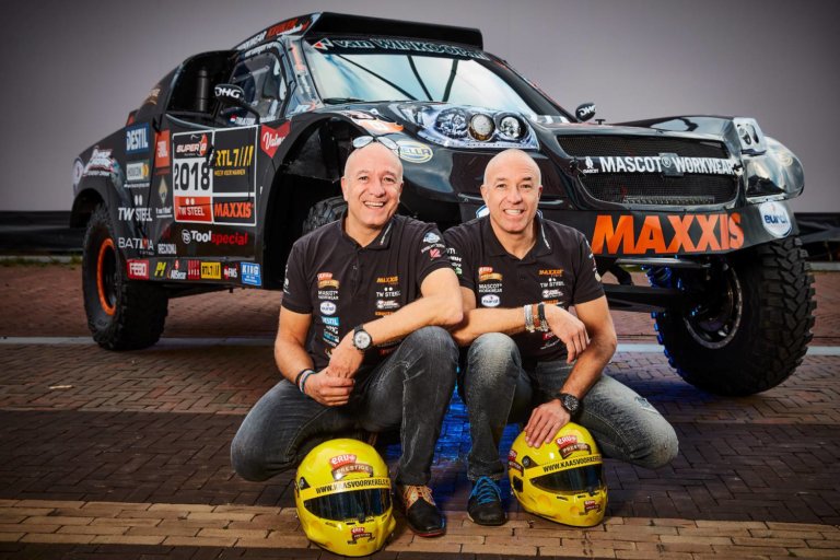 Tim y Tom Coronel presentaron su espectacular Buggy para el Dakar 2018