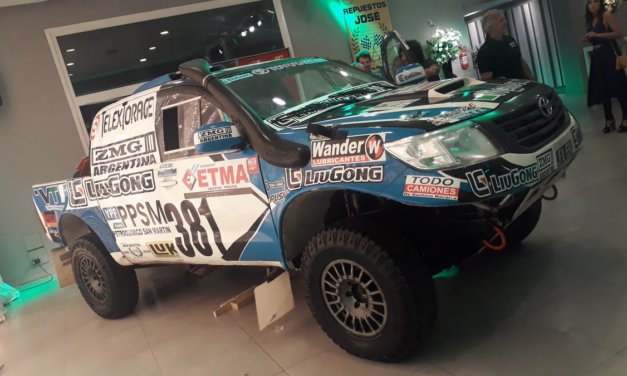 Roberto Naivirt presentó su Hilux para el Dakar 2018