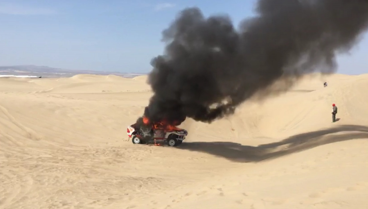 Se prendió fuego el auto de Alicia Reina en la tercera especial del Dakar 2018