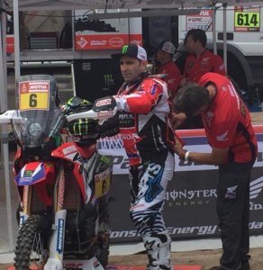 Paulo Gonçalves se subió a su Honda
