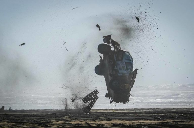 Espectacular accidente en Morocco Desert Challenge Tomas Ourednicek