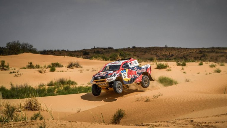 Al-Attiyah triunfa en la anteúltima etapa del Silk Way Rally