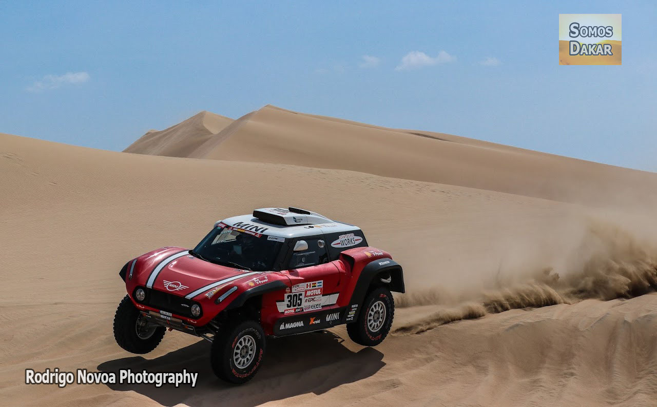 PH: Rodrigo Novoa – somosdakar.com ©. Vehículos en competencia durante el Rally Dakar 2018 en Perú. Etapa 1, Lima-Pisco.