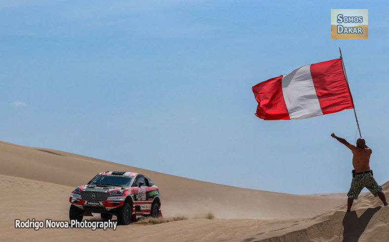 PH: Rodrigo Novoa – somosdakar.com ©. Vehículos en competencia durante el Rally Dakar 2018 en Perú. Etapa 1, Lima-Pisco.