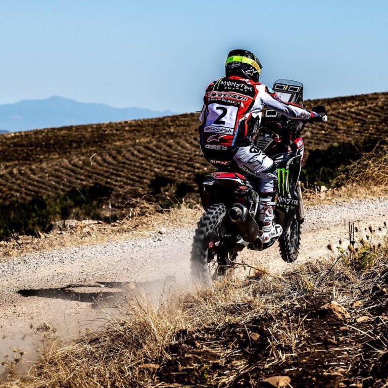 Rally de Marruecos Benavides fuera tras una dura caída