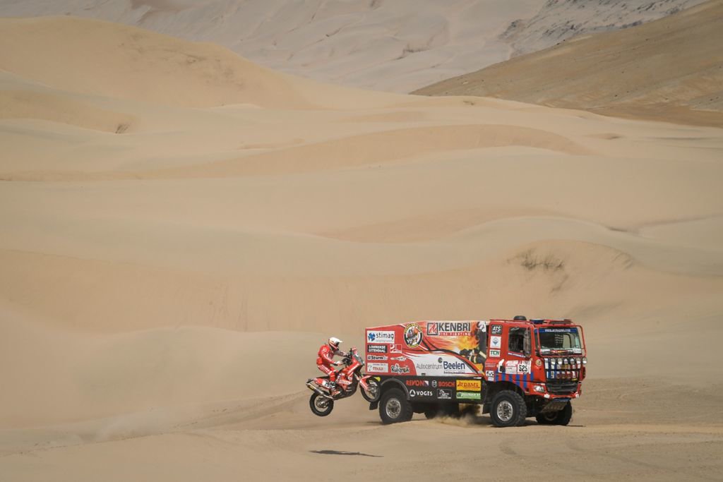 El Firemen Dakar team, los bomberos que corren el Dakar por una causa solidaria