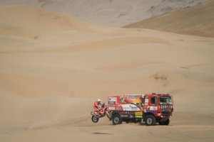 El Firemen Dakar team, los bomberos que corren el Dakar por una causa solidaria