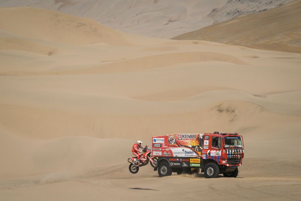 El Firemen Dakar team, los bomberos que corren el Dakar por una causa solidaria
