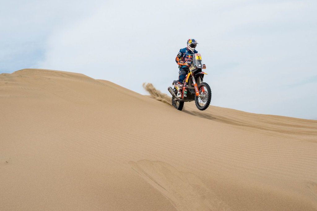 Matthias Walkner comienza a acelerar foto Red Bull CP