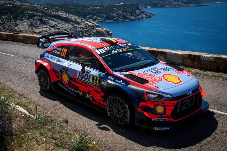 Neuville logra una victoria agónica y es el nuevo líder del campeonato