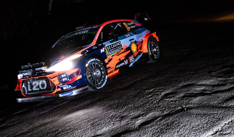 Neuville recorta distancia en la Súper Especial 2