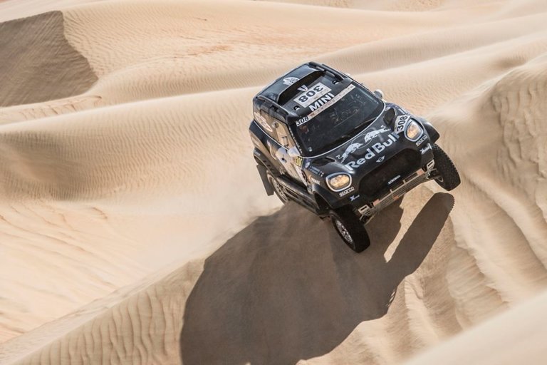 El matrimonio Peterhansel pasa a liderar el Abu Dhabi Desert Challenge