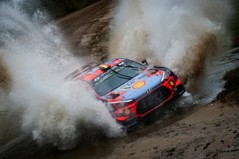 Neuville llega al sábado en primer lugar