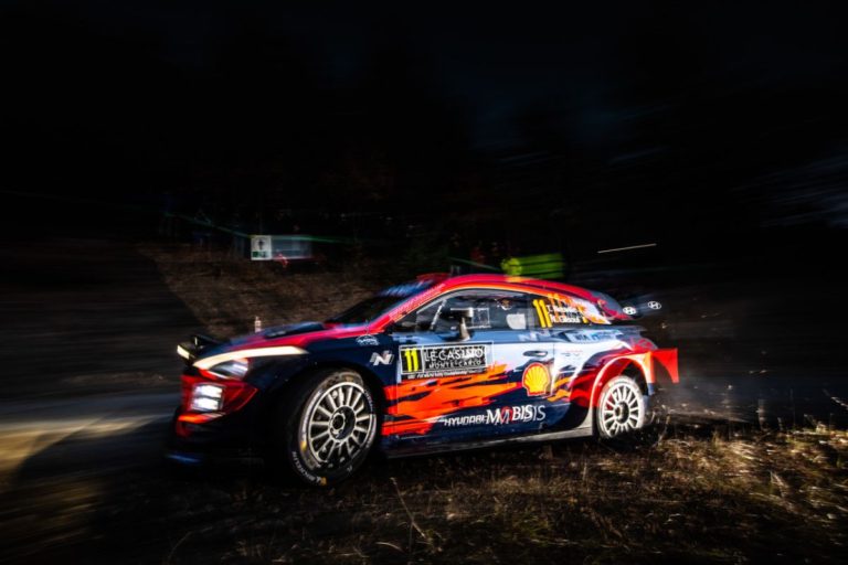 Neuville empezó mejor en la noche de Montecarlo