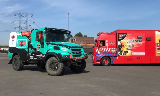 El Firemen Dakarteam incorporó un Iveco Powerstar del Team De Rooy a su flota