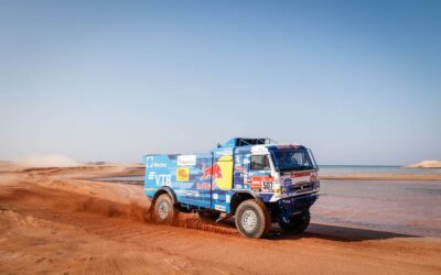Dmitry Sotnikov logra su primer título de Dakar, con tres Kamaz en el podio
