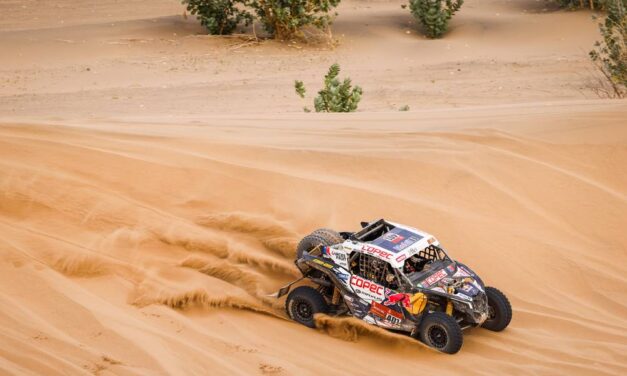 Chaleco López volvió a tocar el cielo con las manos al ganar el Dakar 2021 en UTV