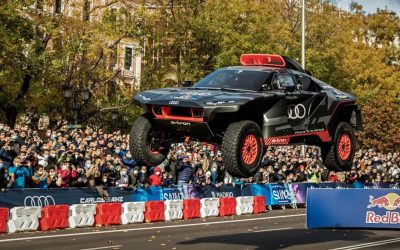 Video: Carlos Sainz aceleró el Audi RS Q e-tron del Dakar en Madrid