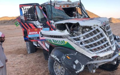 Video: El impactante vuelco de un camión del Dakar 2022