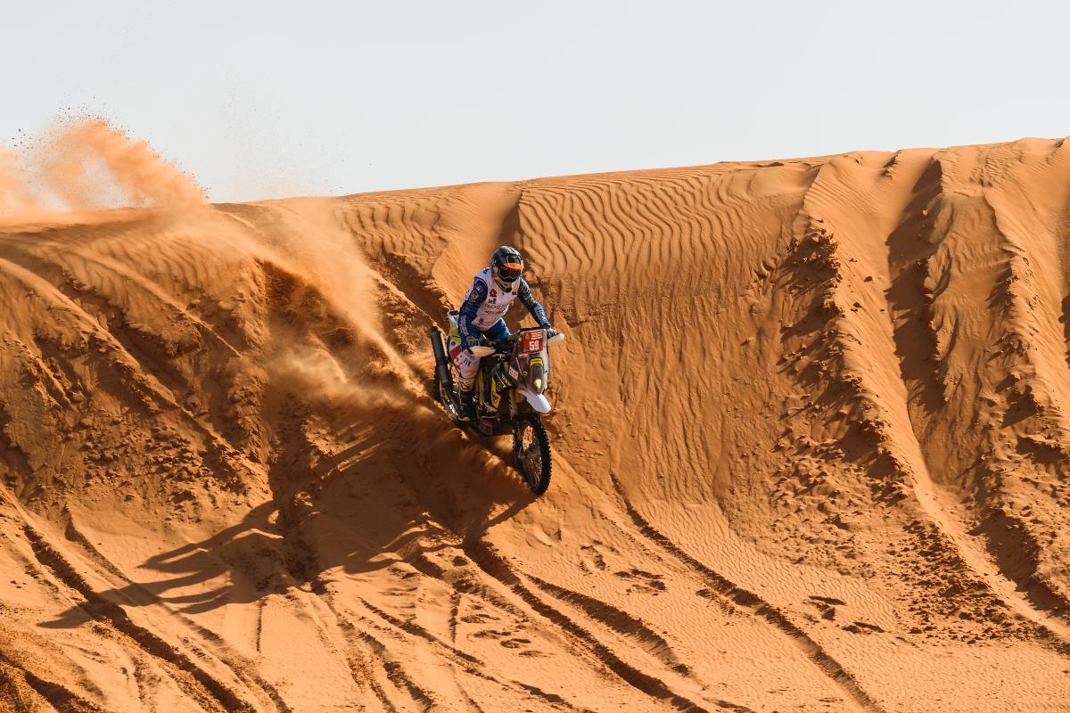 Giordano Pacheco luchó con el desierto en la etapa más complicada del Dakar 2022