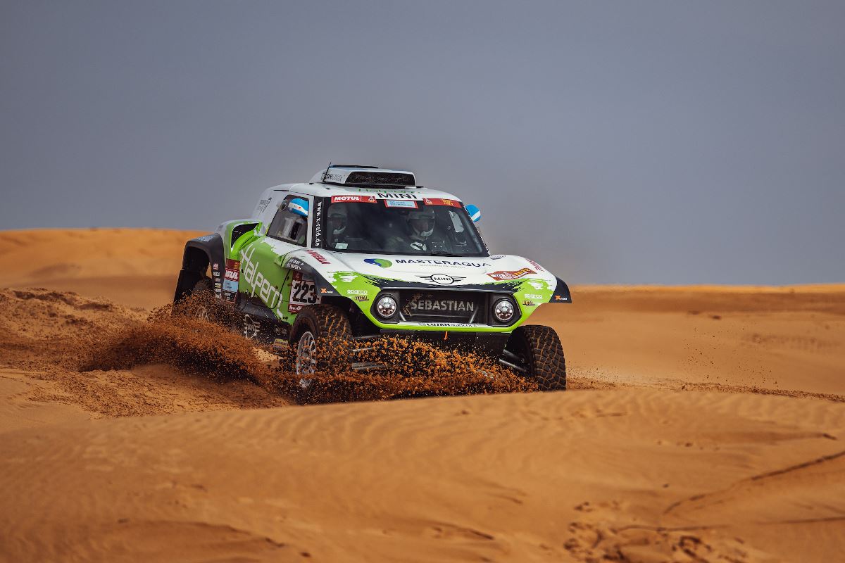 Sebastián Halpern se mantiene entre los autos top en el Dakar 2022