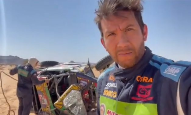 Video: un accidente muy fuerte complicó el Dakar 2022 para Guayasamín y Torlaschi