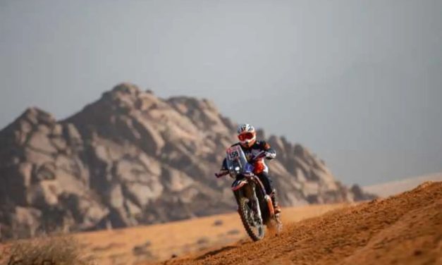 Mauricio Cueva sigue dando pelea en el Dakar 2022