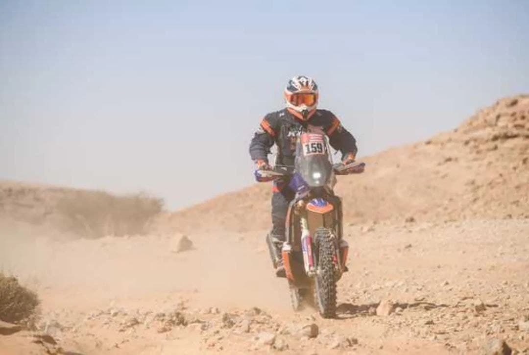 Mauricio Cueva no baja los brazos en el Dakar 2022