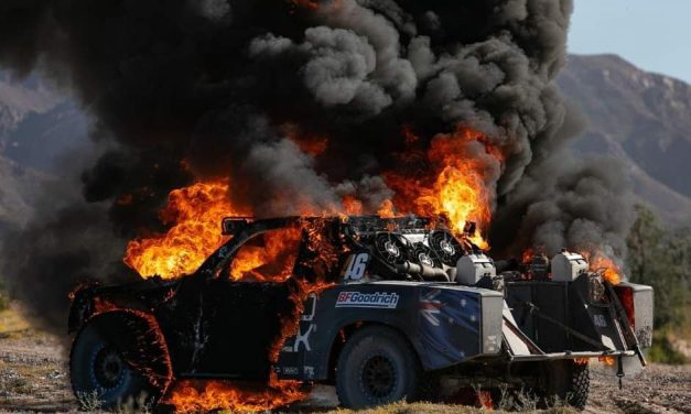 Un incendio acabó con las esperanzas de Toby Price en la Baja 1000