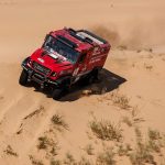 Golpe de escena en el Silk Way Rally: Vyazovich abandona tras volcar y Kamaz tiene vía libre