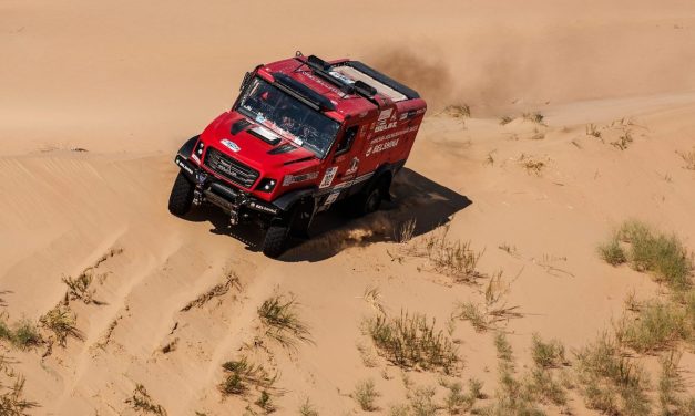 Golpe de escena en el Silk Way Rally: Vyazovich abandona tras volcar y Kamaz tiene vía libre